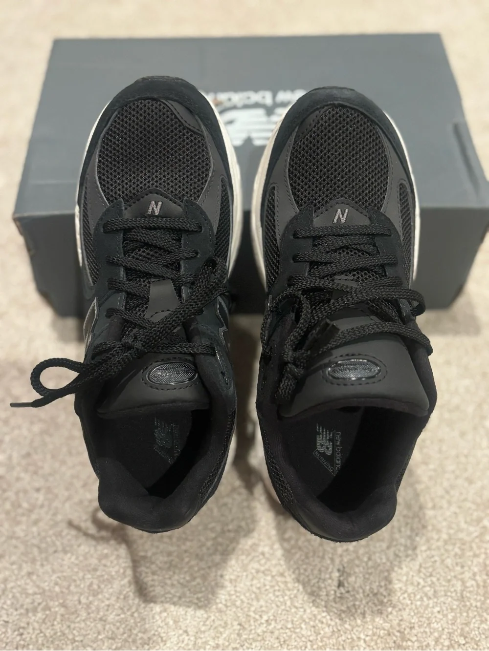 NIB New Balance Grade School 2002R Shoes